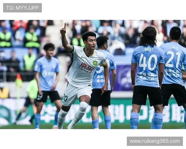 山东泰山鏖战劲敌巅峰对决再燃中超冠军争夺终极荣耀