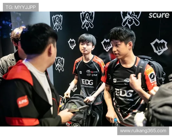 EDG战队蜕变之旅揭秘：从挑战者到世界冠军的辉煌历程