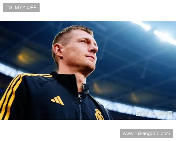 克罗斯在足球世界的传奇之路与影响力探讨