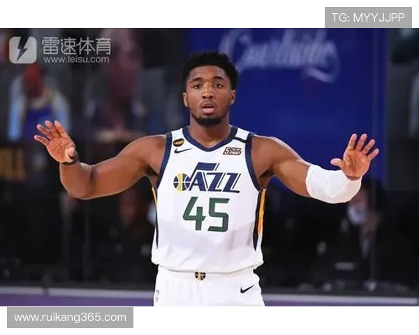 多诺万米切尔引领球队新篇章展现超凡篮球才华与领导力