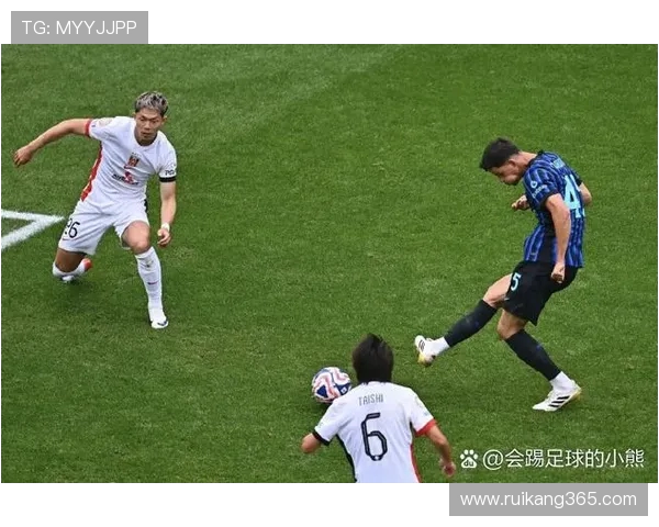 巴萨与国米激战正酣谁能在欧冠赛场笑到最后